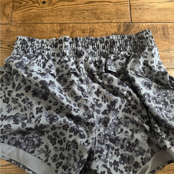 Athleta Printed Mesh Racer Run Shorts 4” Size XS - Picture 6 of 7